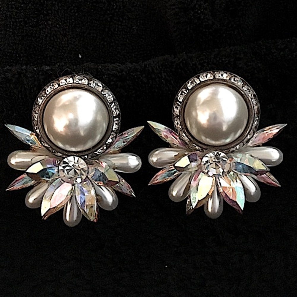 💎NEW!💎Pearl & Rhinestones Gold Earring